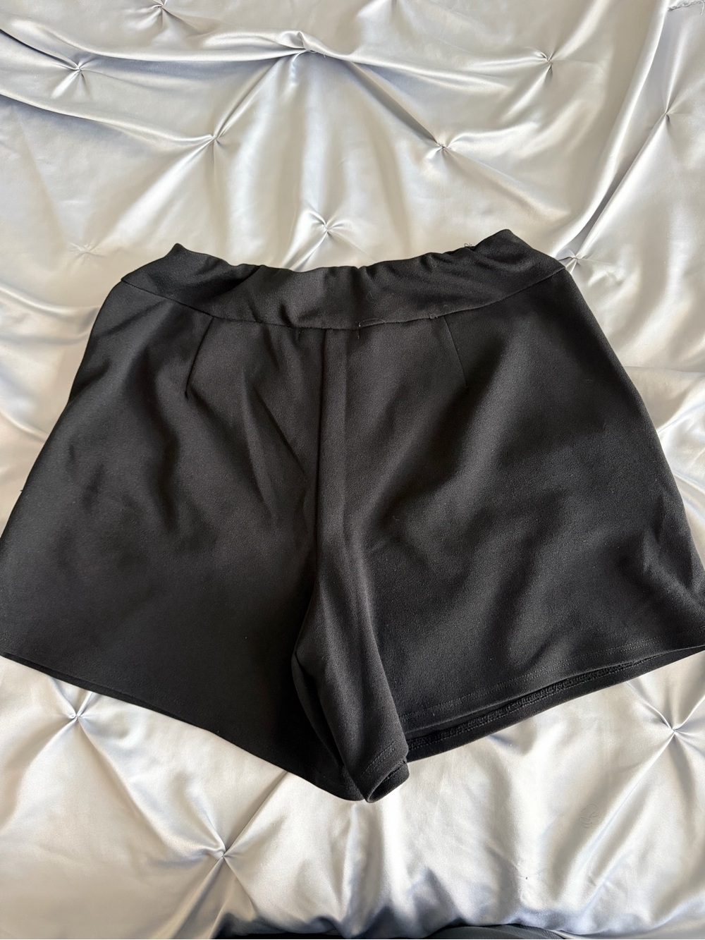 High-Waist Women's Shorts in Black - Classic Fit - Picture 3 of 3
